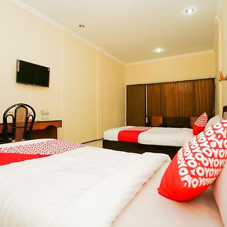 Oyo 1652 Hotel Tampiarto Probolinggo Exteriör bild
