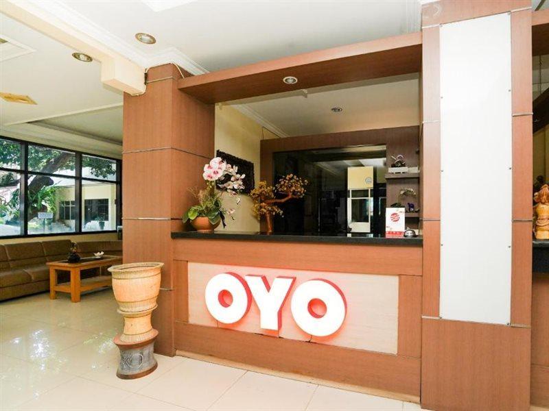 Oyo 1652 Hotel Tampiarto Probolinggo Exteriör bild