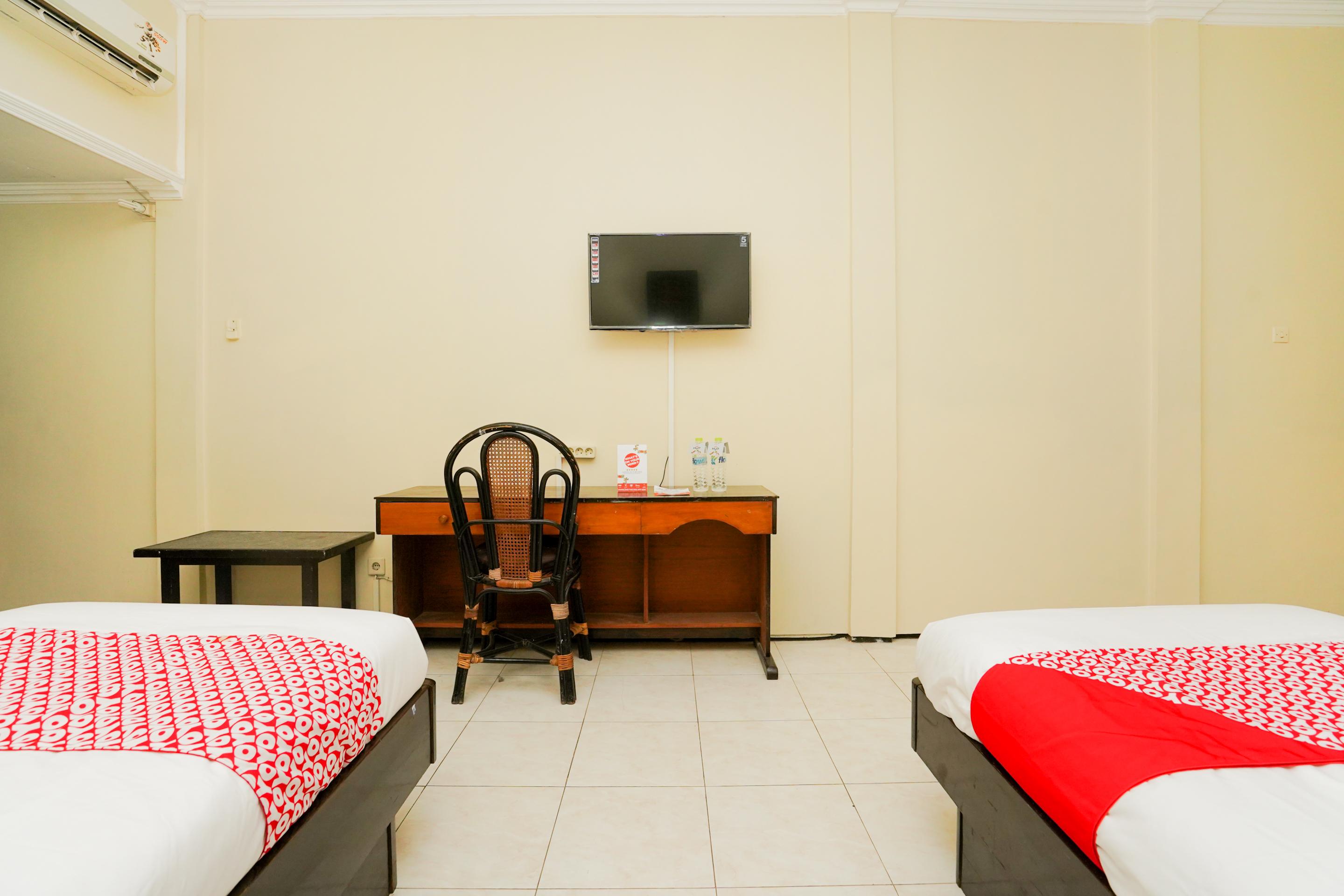Oyo 1652 Hotel Tampiarto Probolinggo Exteriör bild