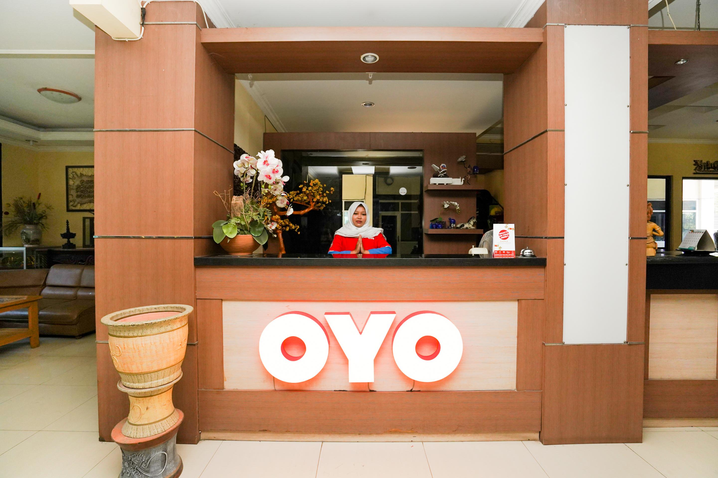 Oyo 1652 Hotel Tampiarto Probolinggo Exteriör bild
