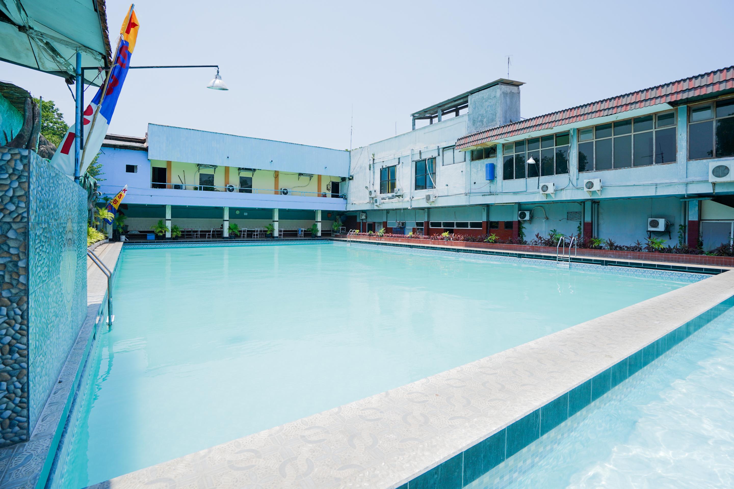 Oyo 1652 Hotel Tampiarto Probolinggo Exteriör bild