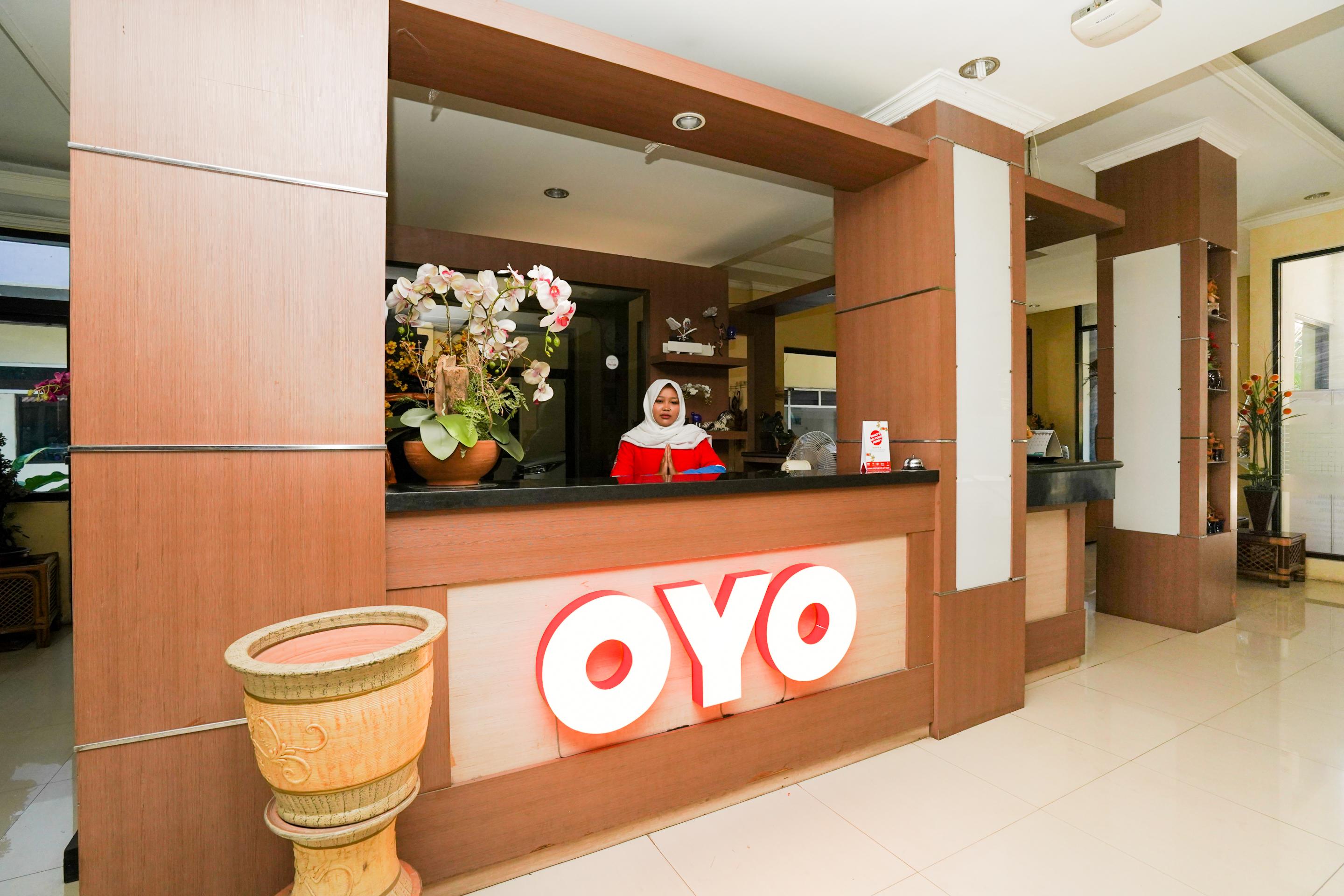 Oyo 1652 Hotel Tampiarto Probolinggo Exteriör bild