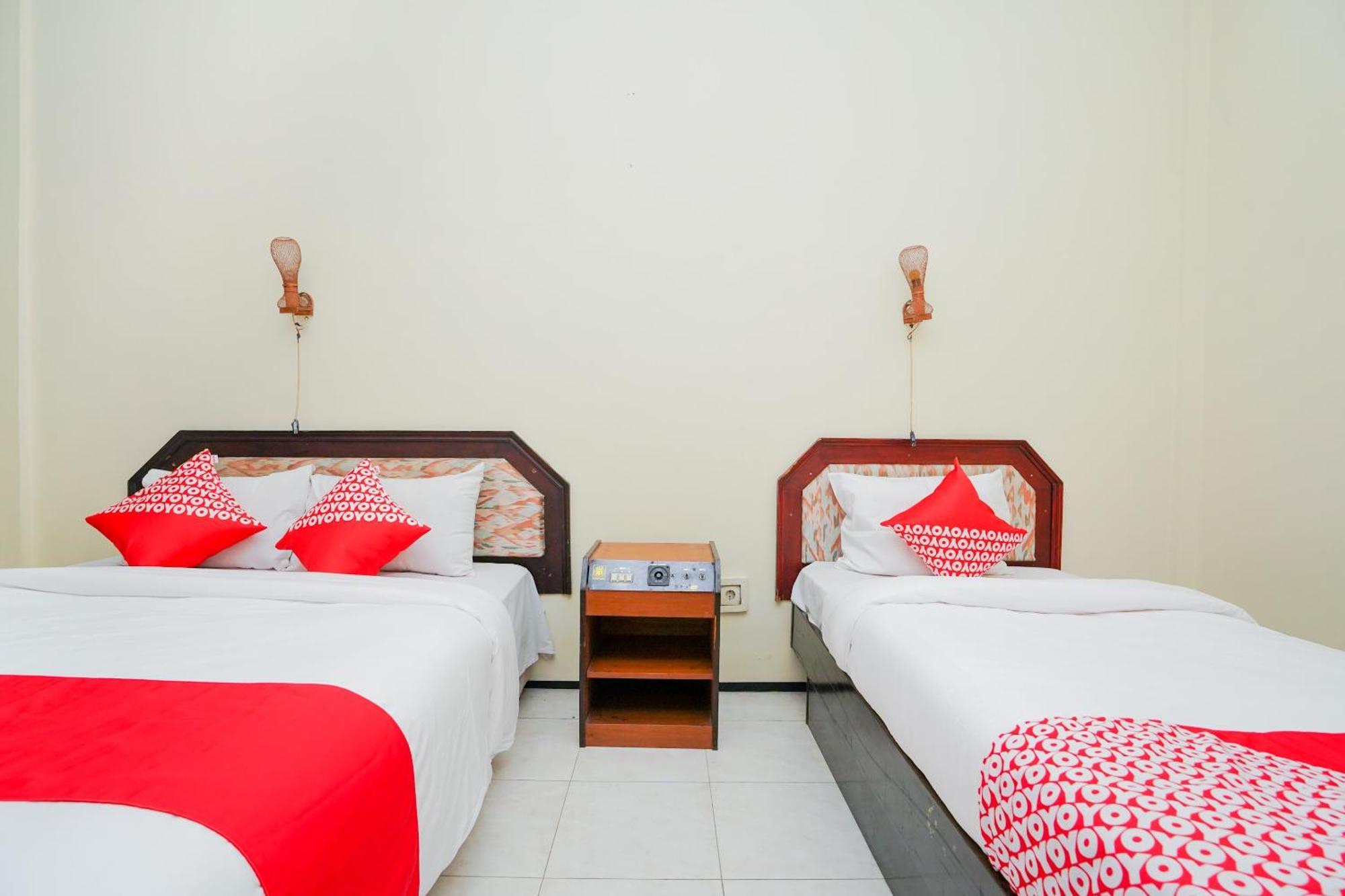 Oyo 1652 Hotel Tampiarto Probolinggo Exteriör bild