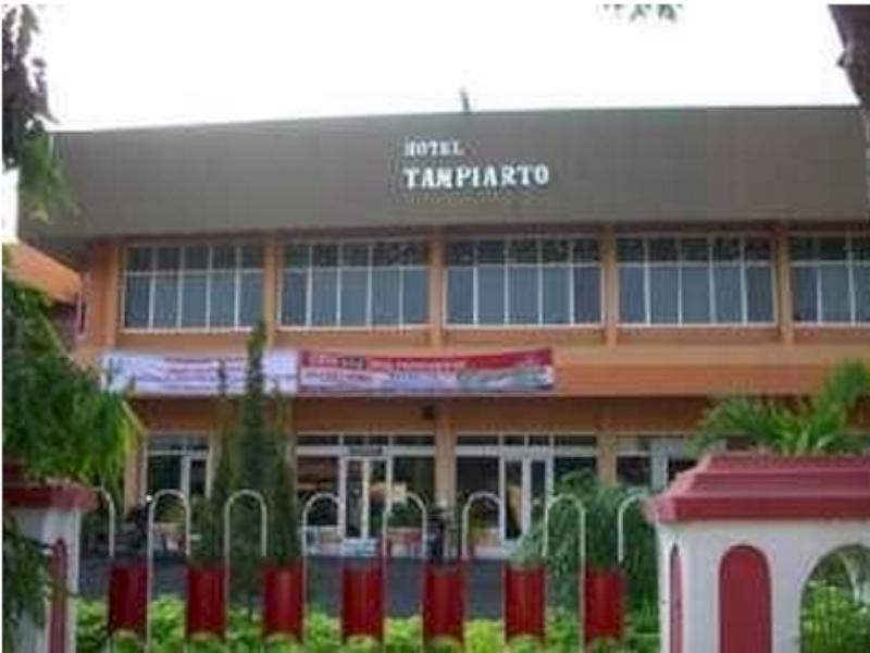 Oyo 1652 Hotel Tampiarto Probolinggo Exteriör bild